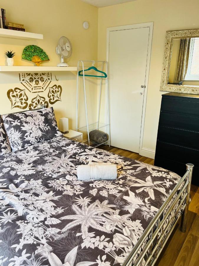 Reading West Homestay Bagian luar foto